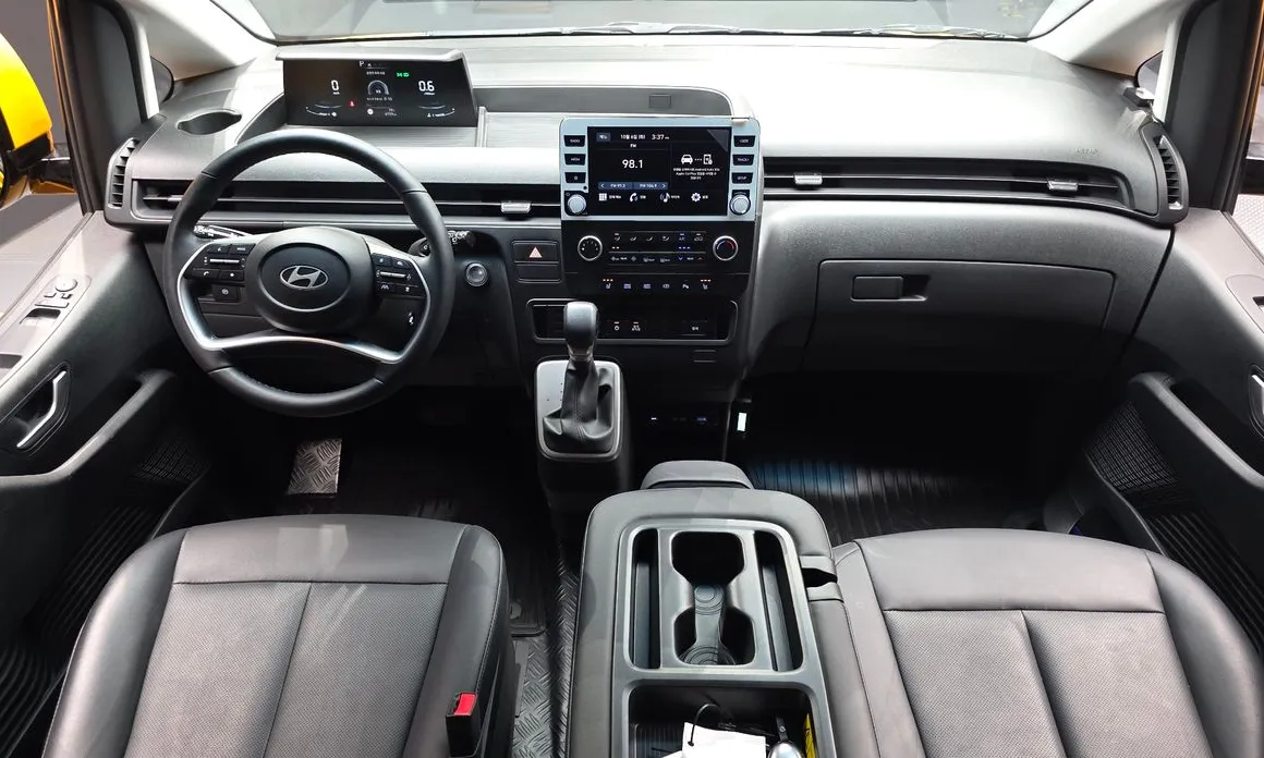 Hyundai Staria