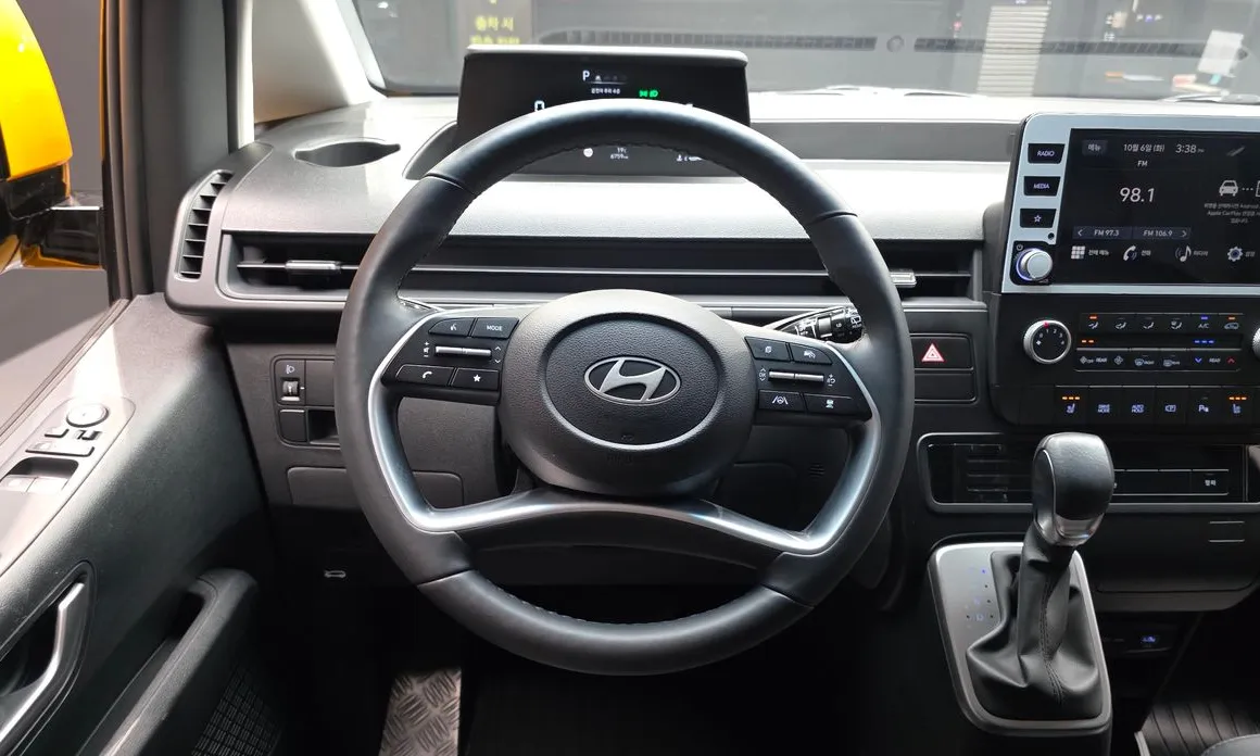 Hyundai Staria
