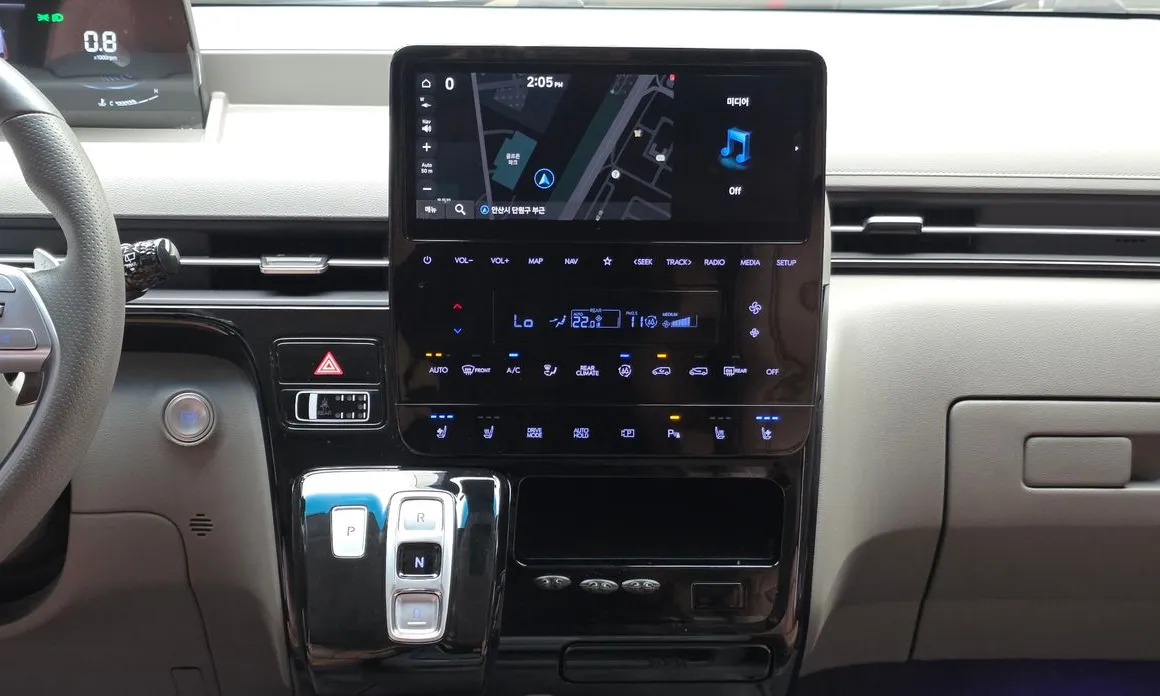 Hyundai Staria