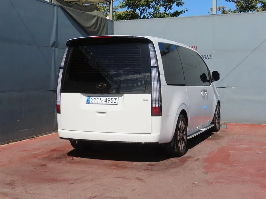 Hyundai Staria
