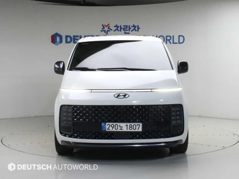 Hyundai Staria