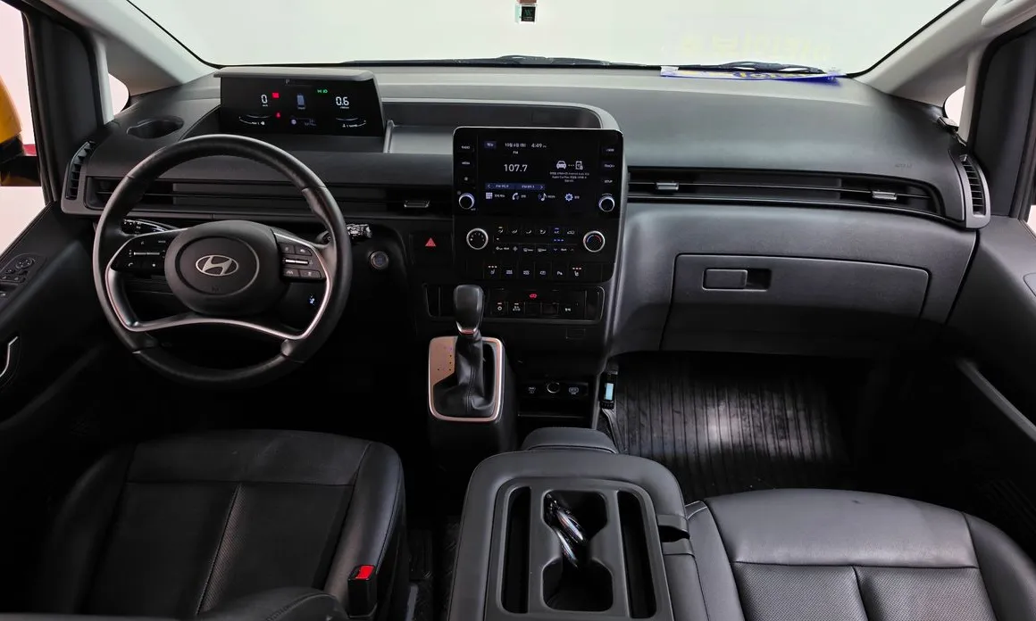 Hyundai Staria