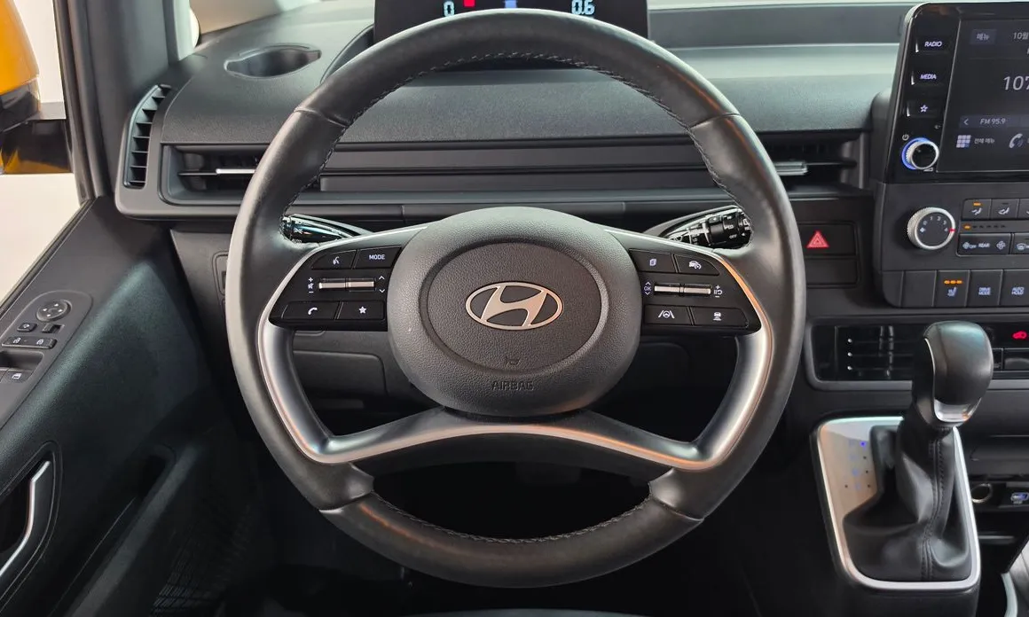 Hyundai Staria
