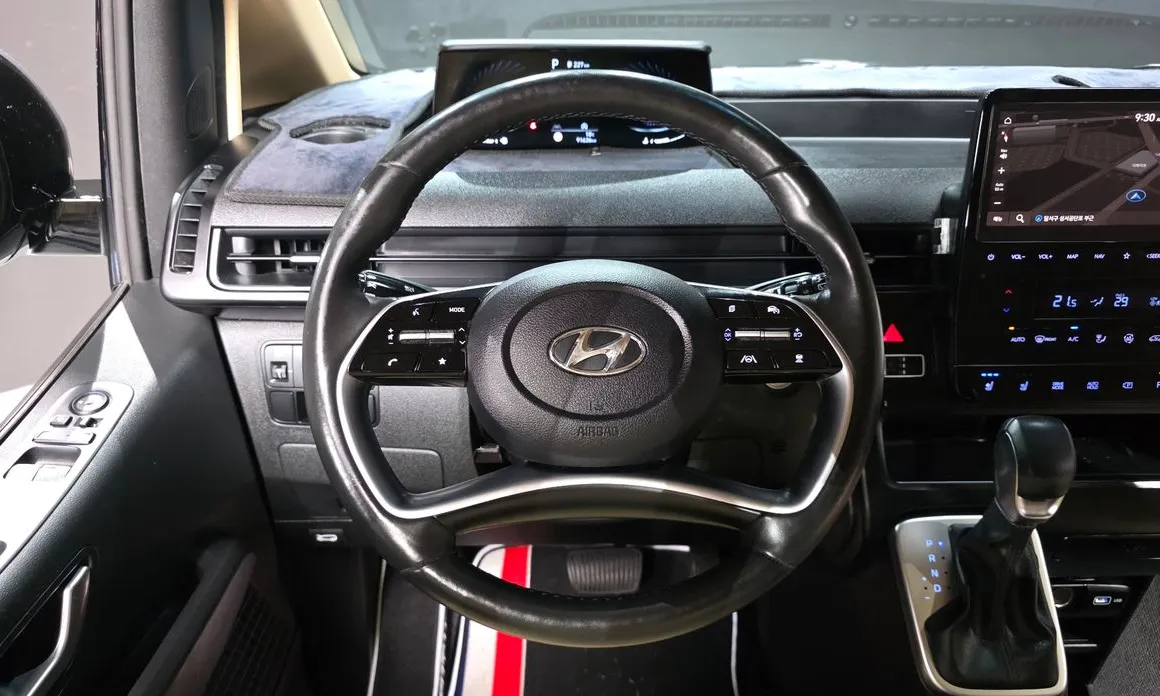Hyundai Staria