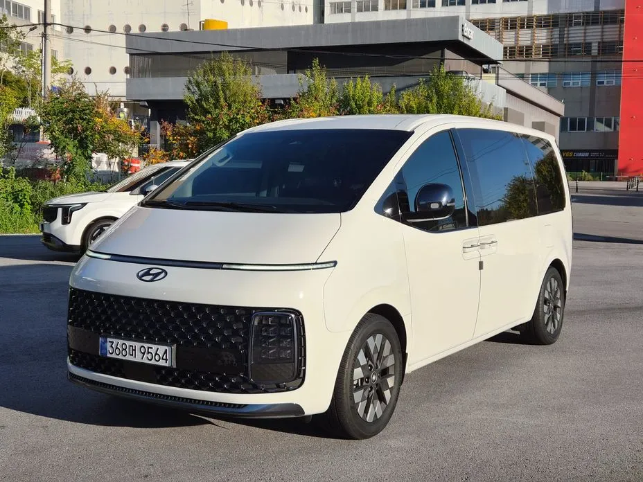 Hyundai Staria