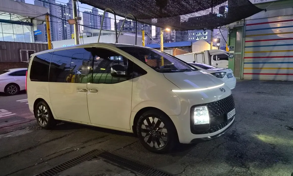 Hyundai Staria