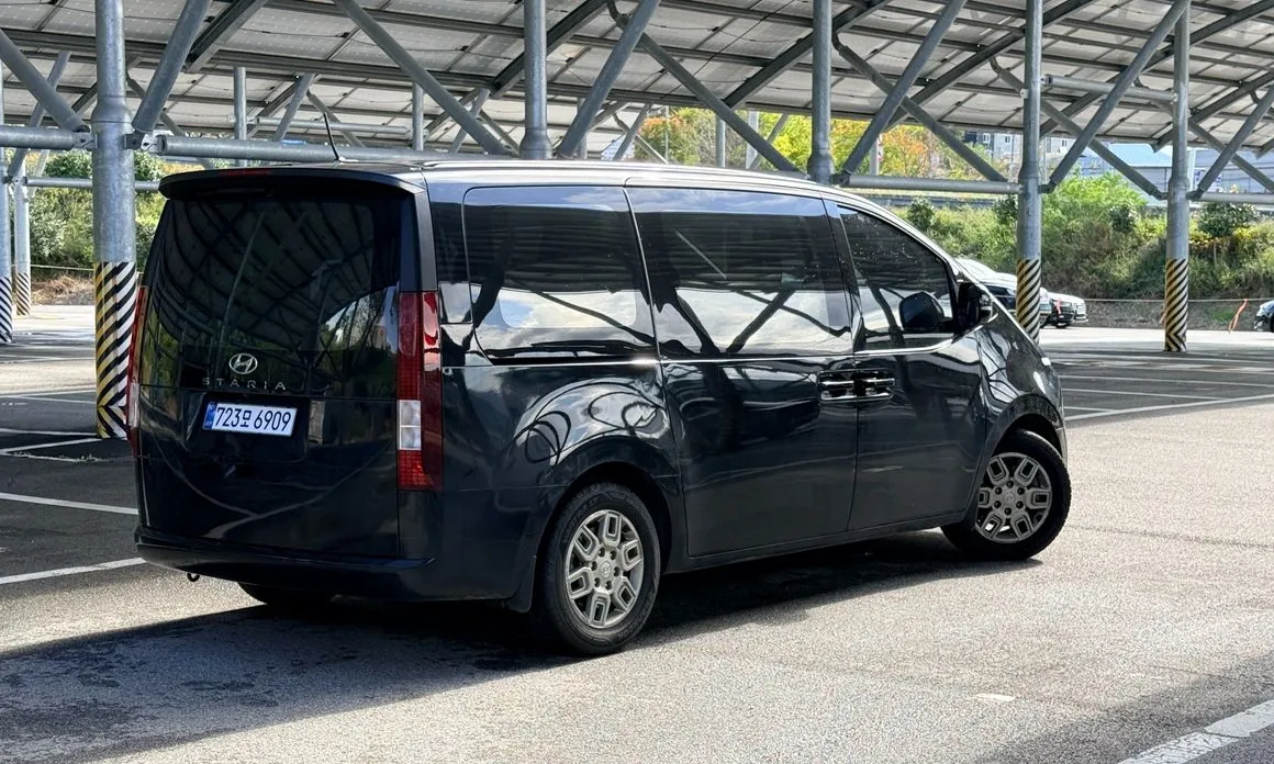 Hyundai Staria
