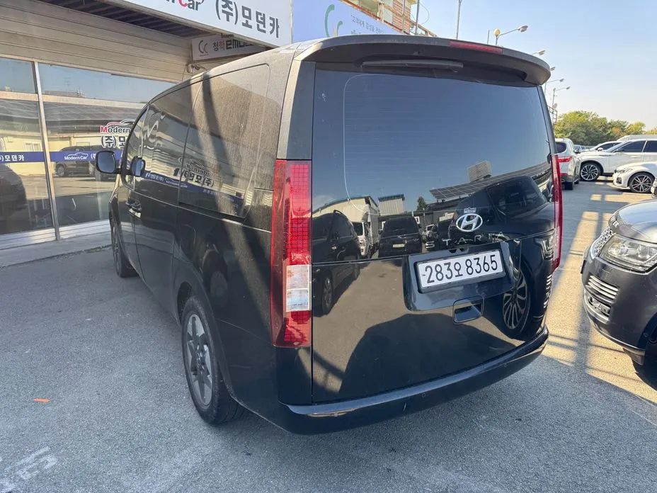 Hyundai Staria