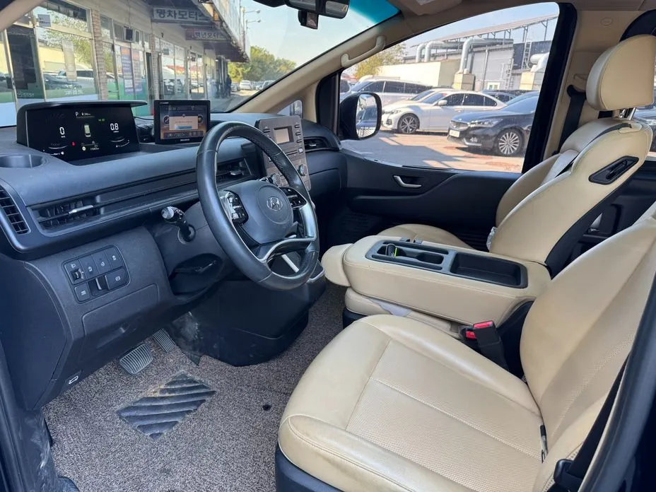 Hyundai Staria