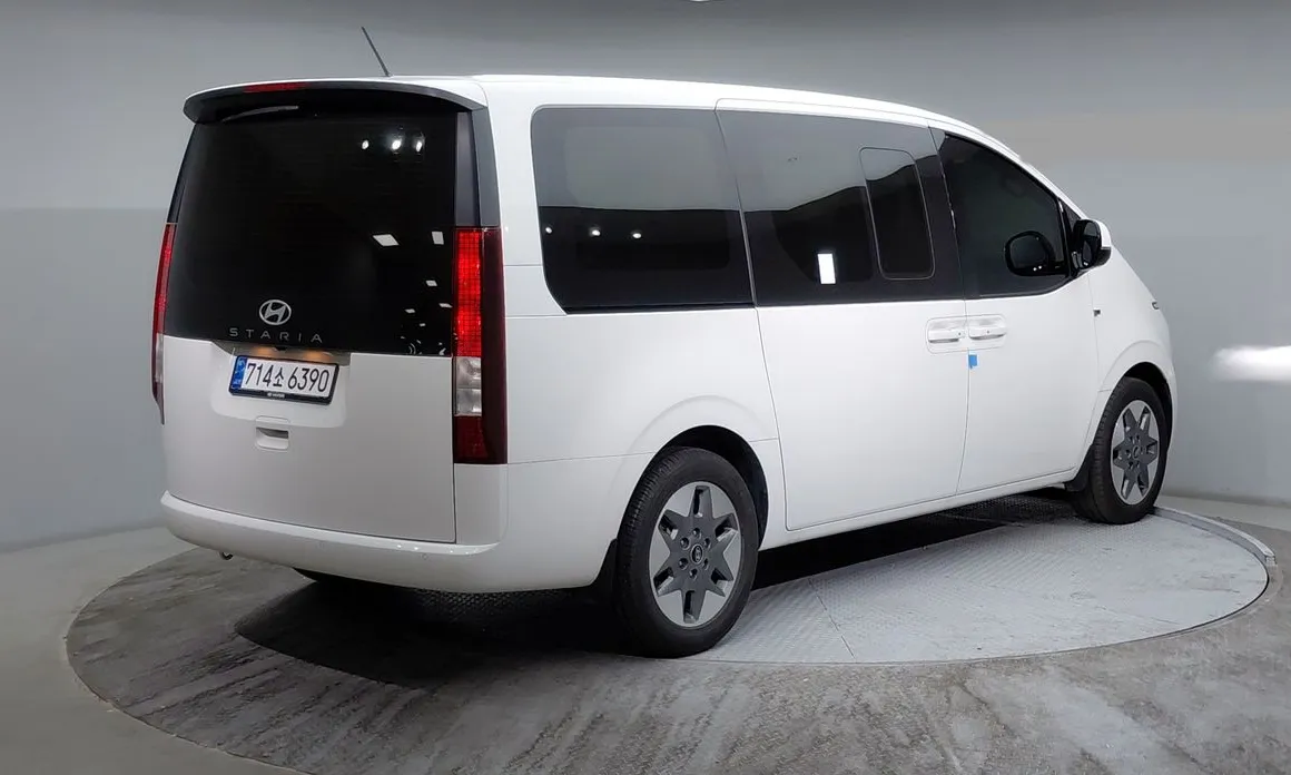 Hyundai Staria