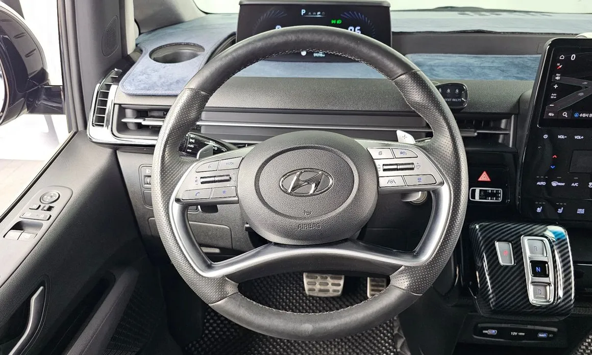 Hyundai Staria