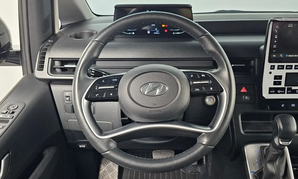 Hyundai Staria