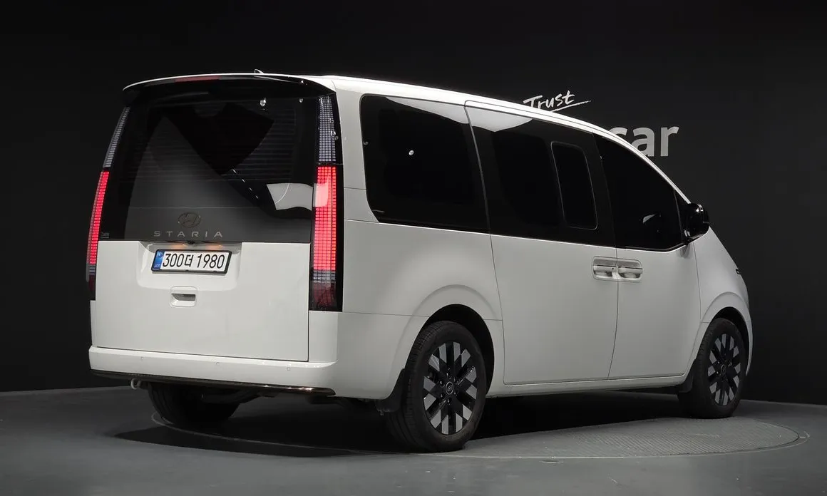 Hyundai Staria