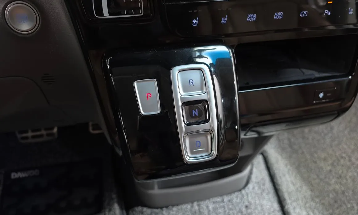 Hyundai Staria