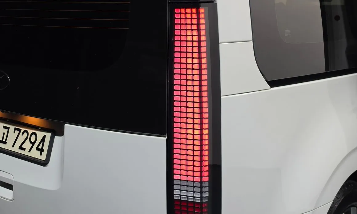 Hyundai Staria