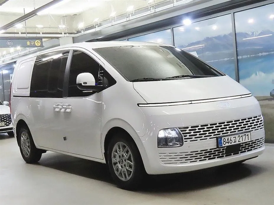 Hyundai Staria