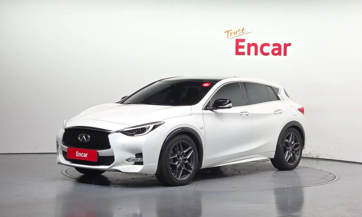 Infiniti Q30