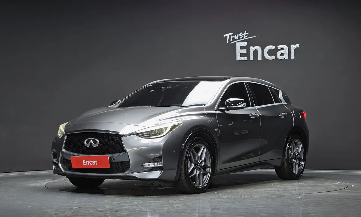 Infiniti Q30