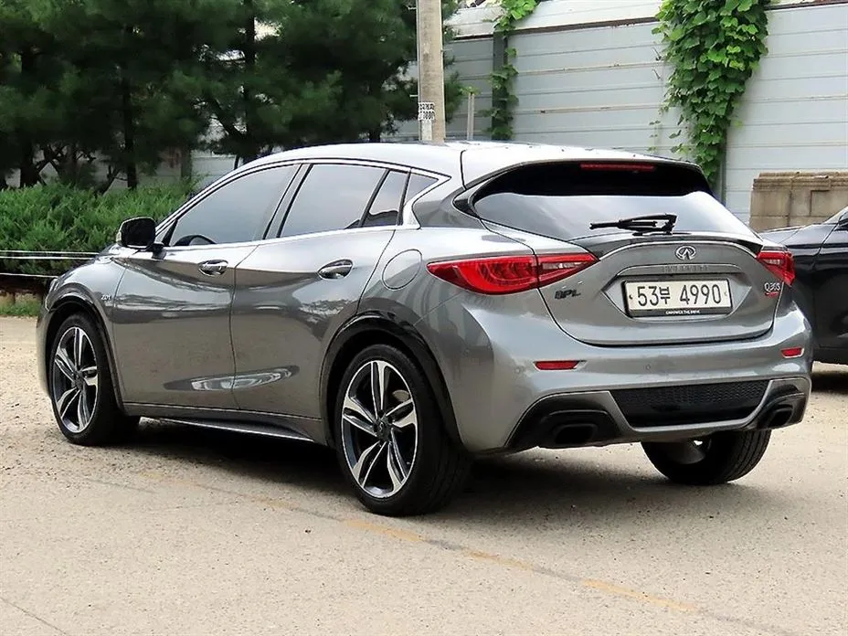 Infiniti Q30