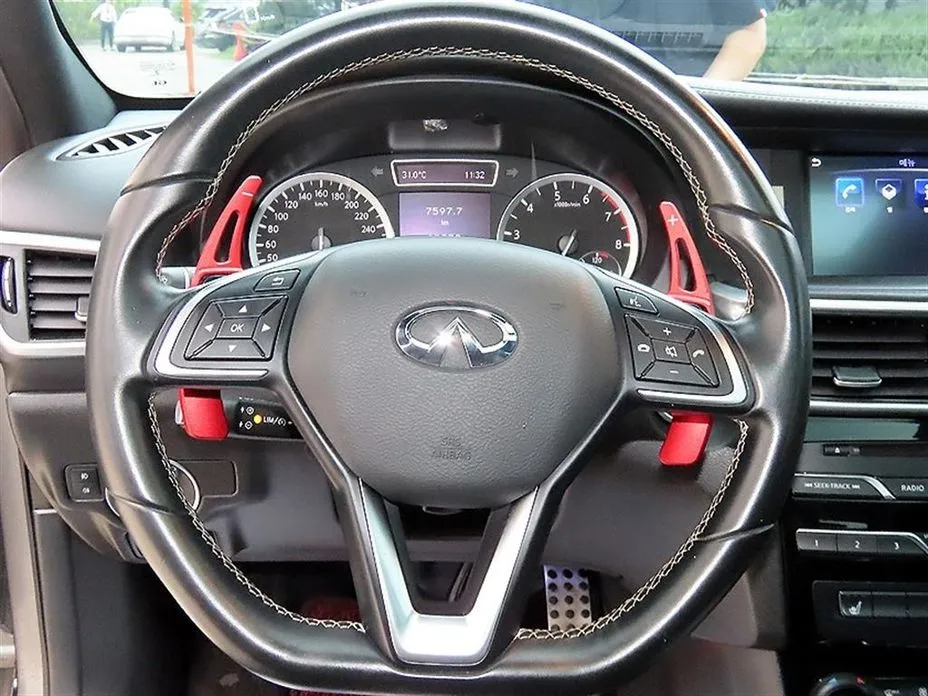 Infiniti Q30