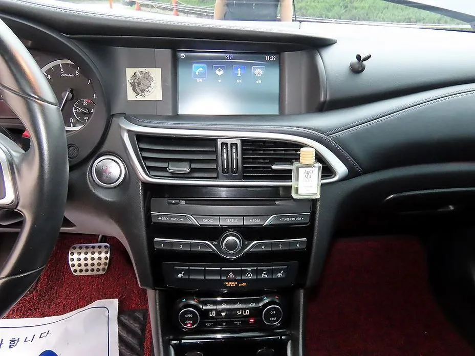 Infiniti Q30