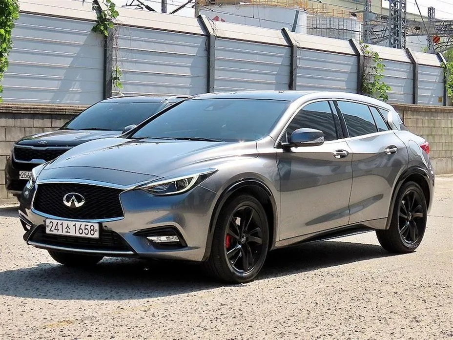 Infiniti Q30