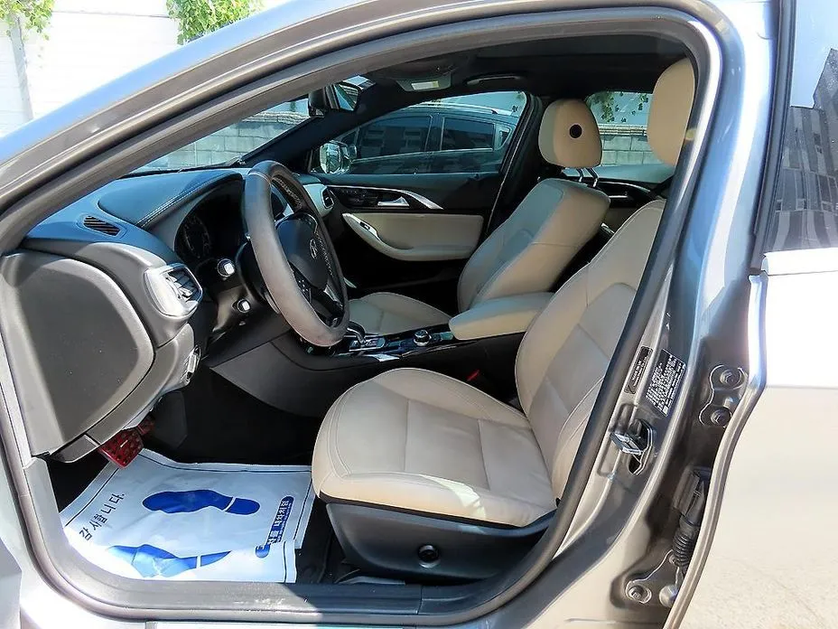 Infiniti Q30