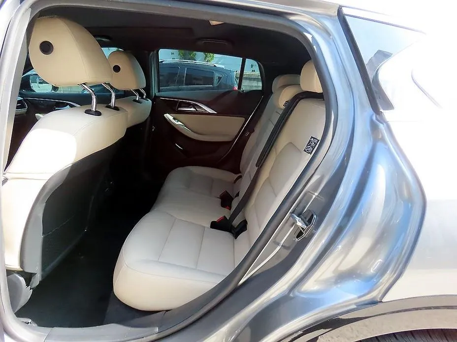Infiniti Q30