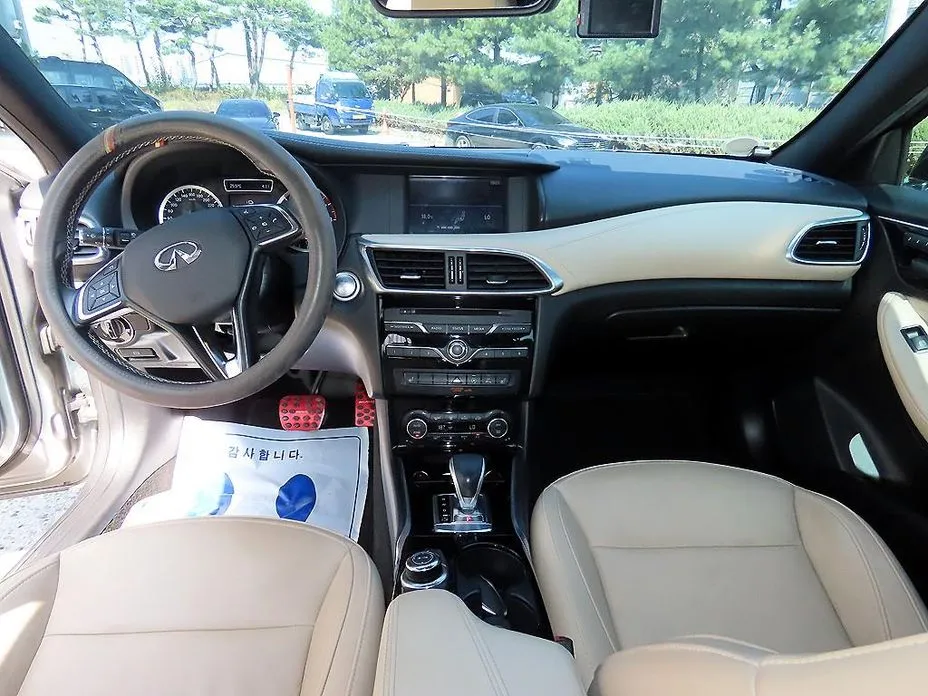 Infiniti Q30
