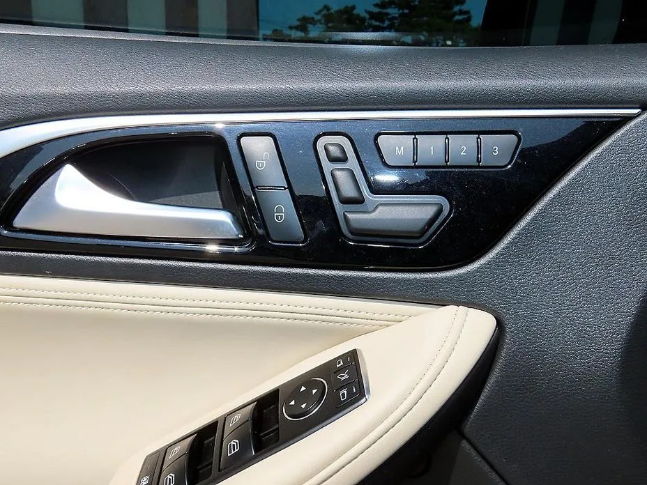 Infiniti Q30
