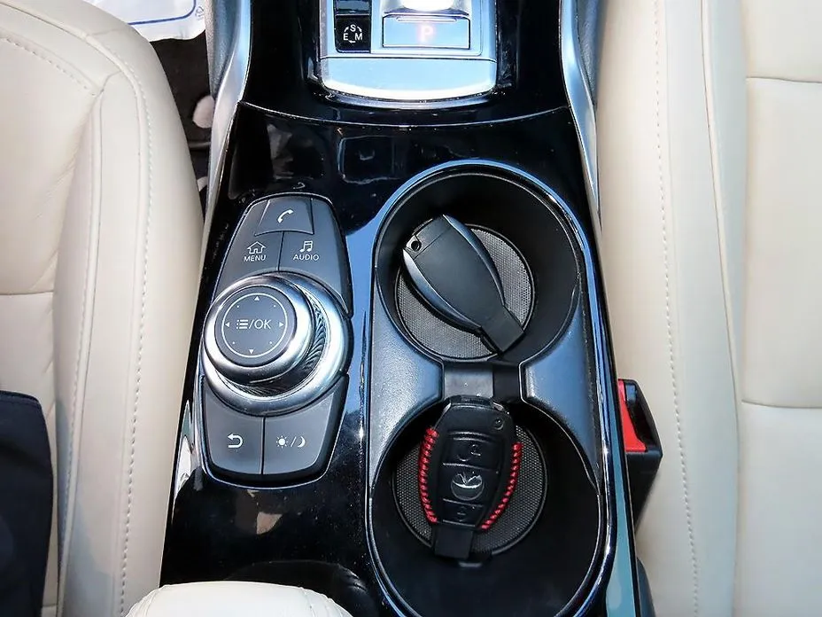 Infiniti Q30