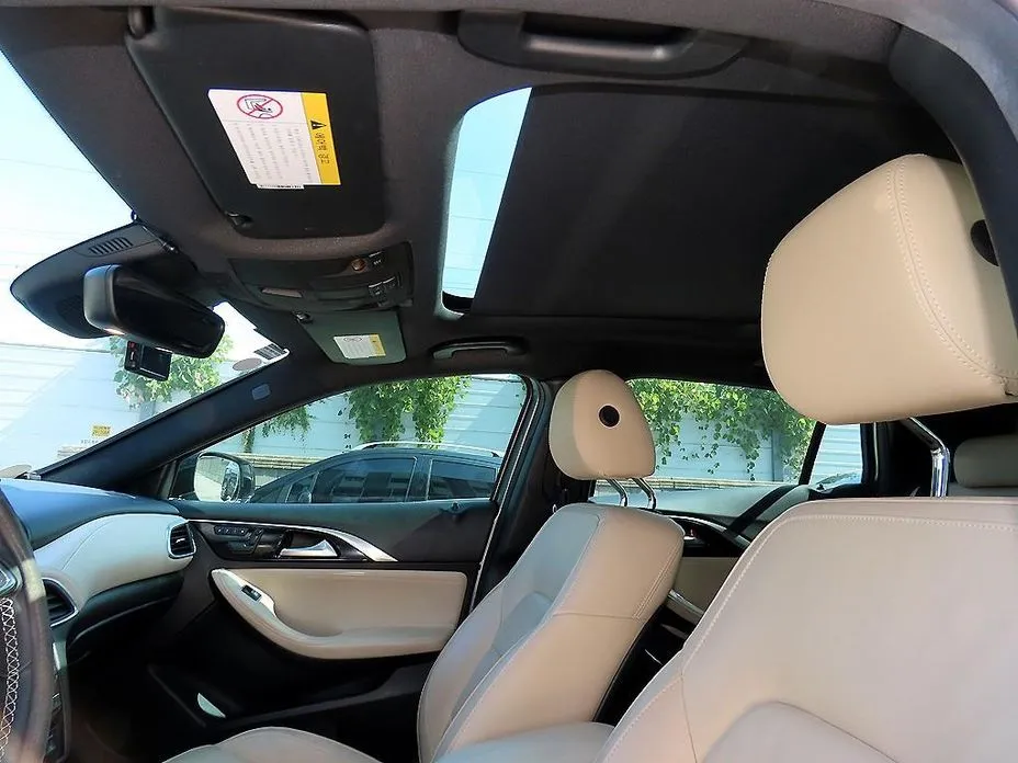 Infiniti Q30