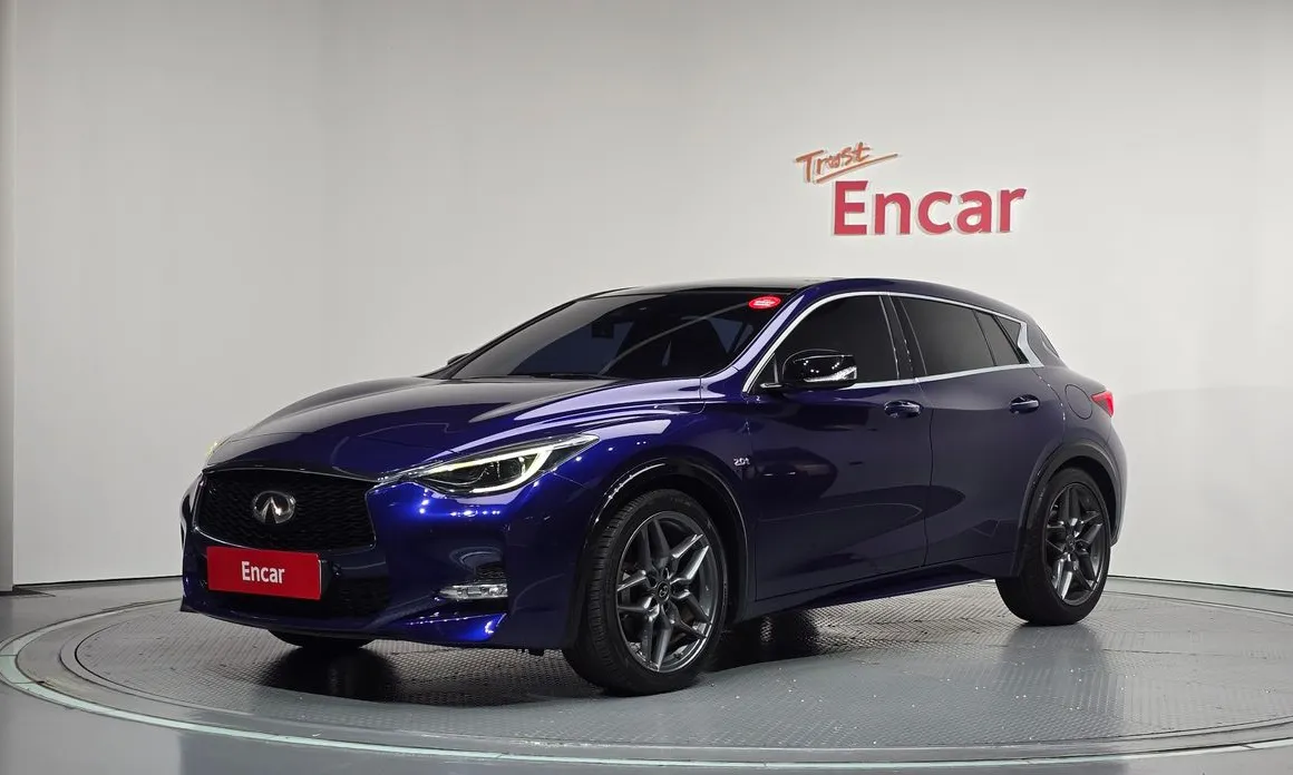 Infiniti Q30