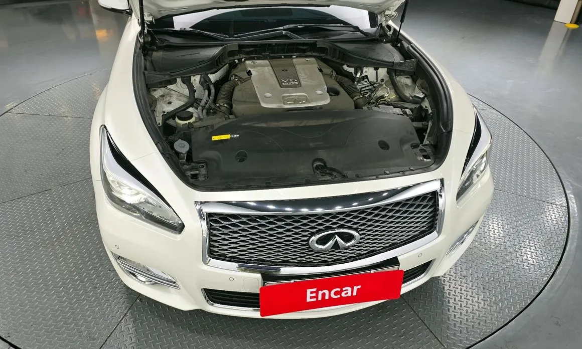 Infiniti Q70