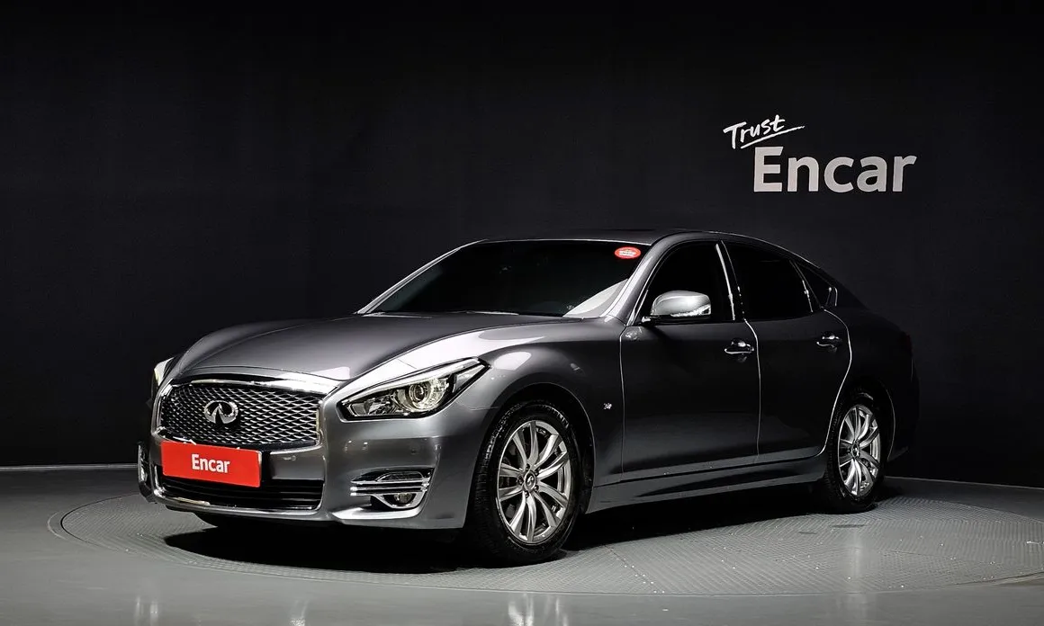 Infiniti Q70