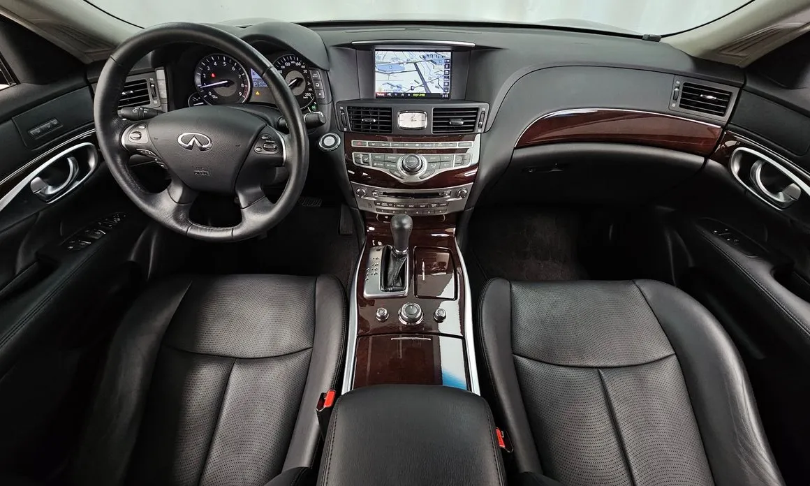 Infiniti Q70