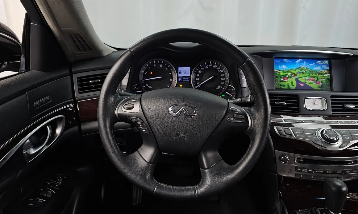 Infiniti Q70