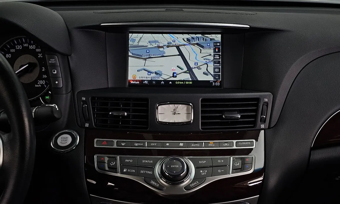 Infiniti Q70