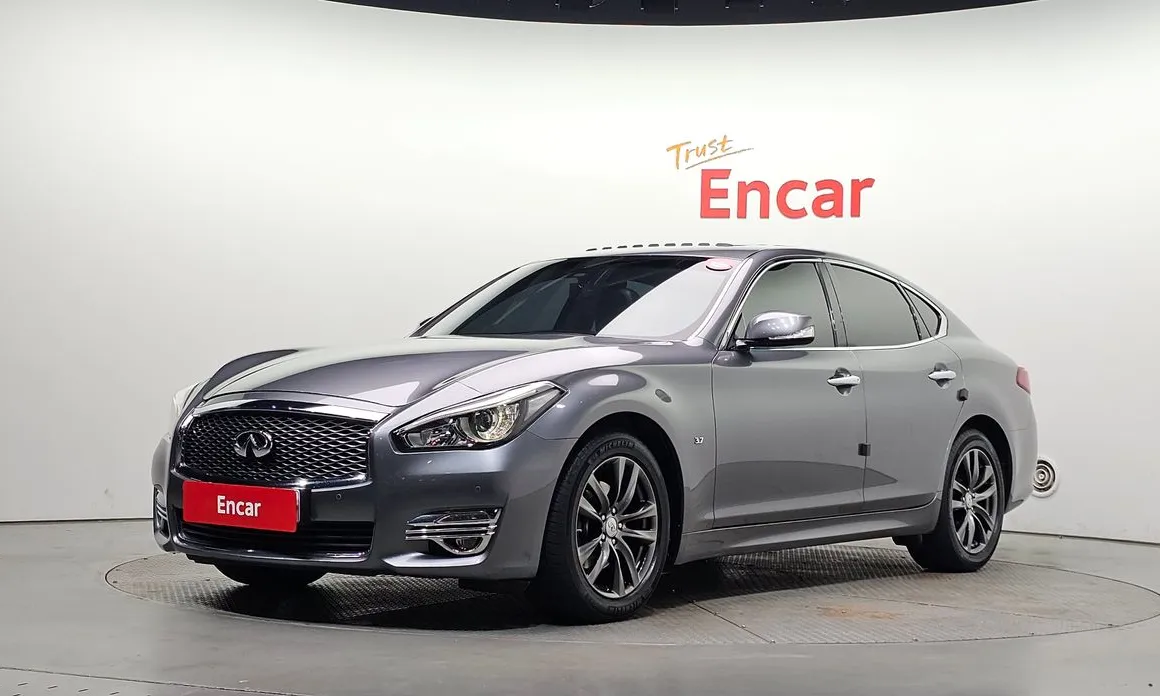 Infiniti Q70