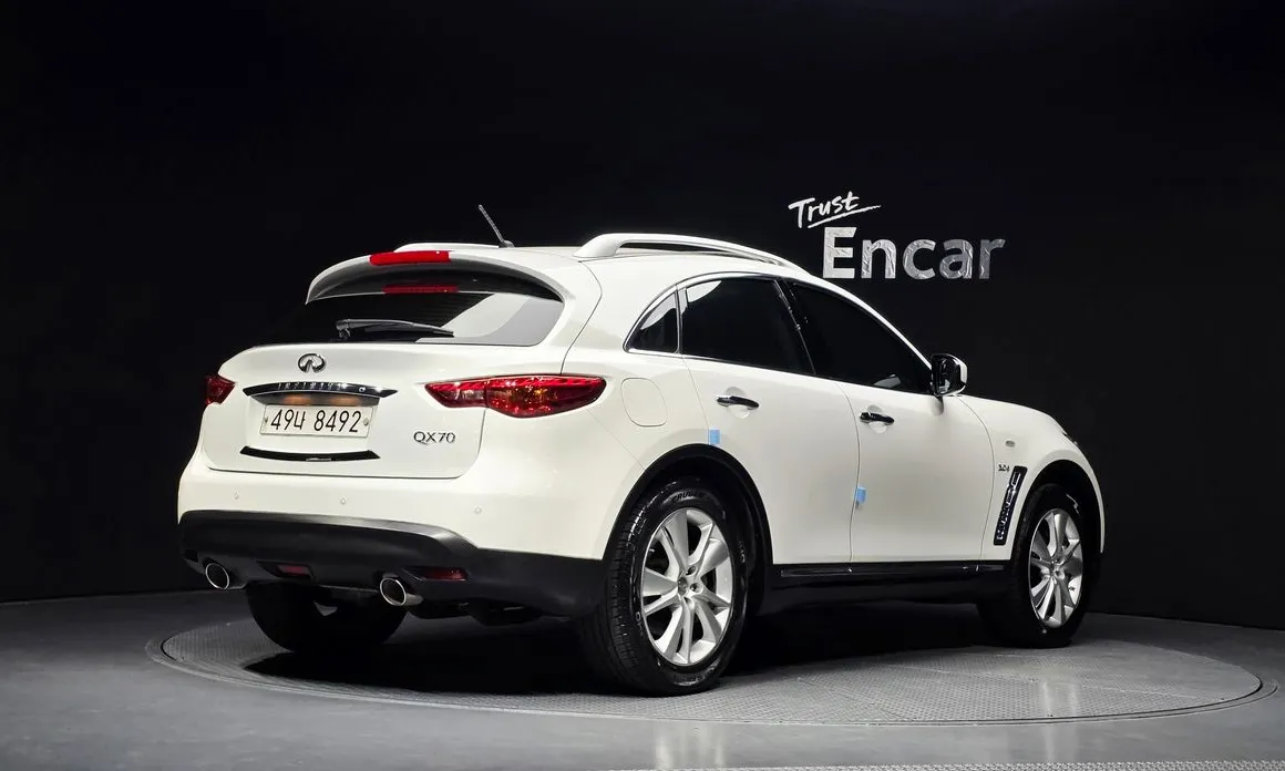 Infiniti QX70