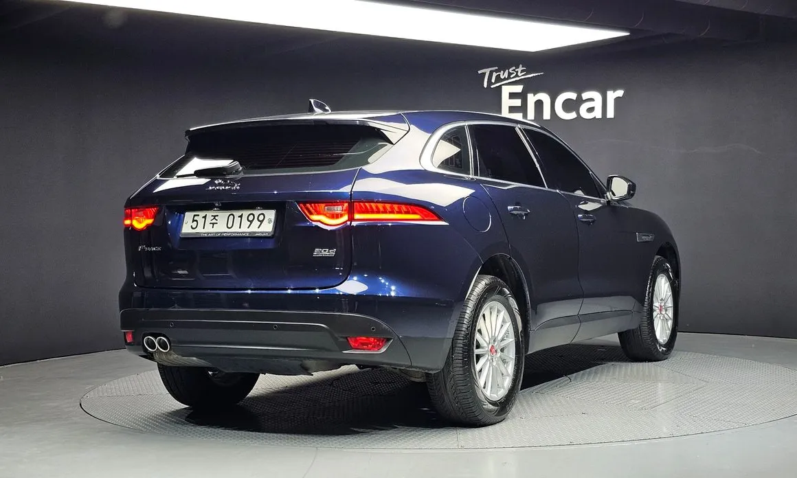 Jaguar F-PACE