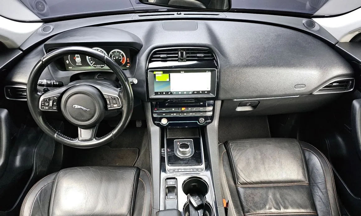 Jaguar F-PACE