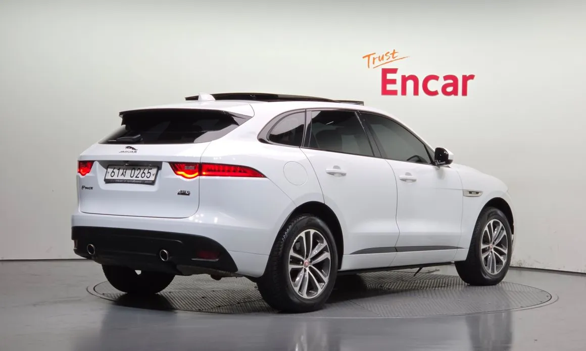 Jaguar F-PACE
