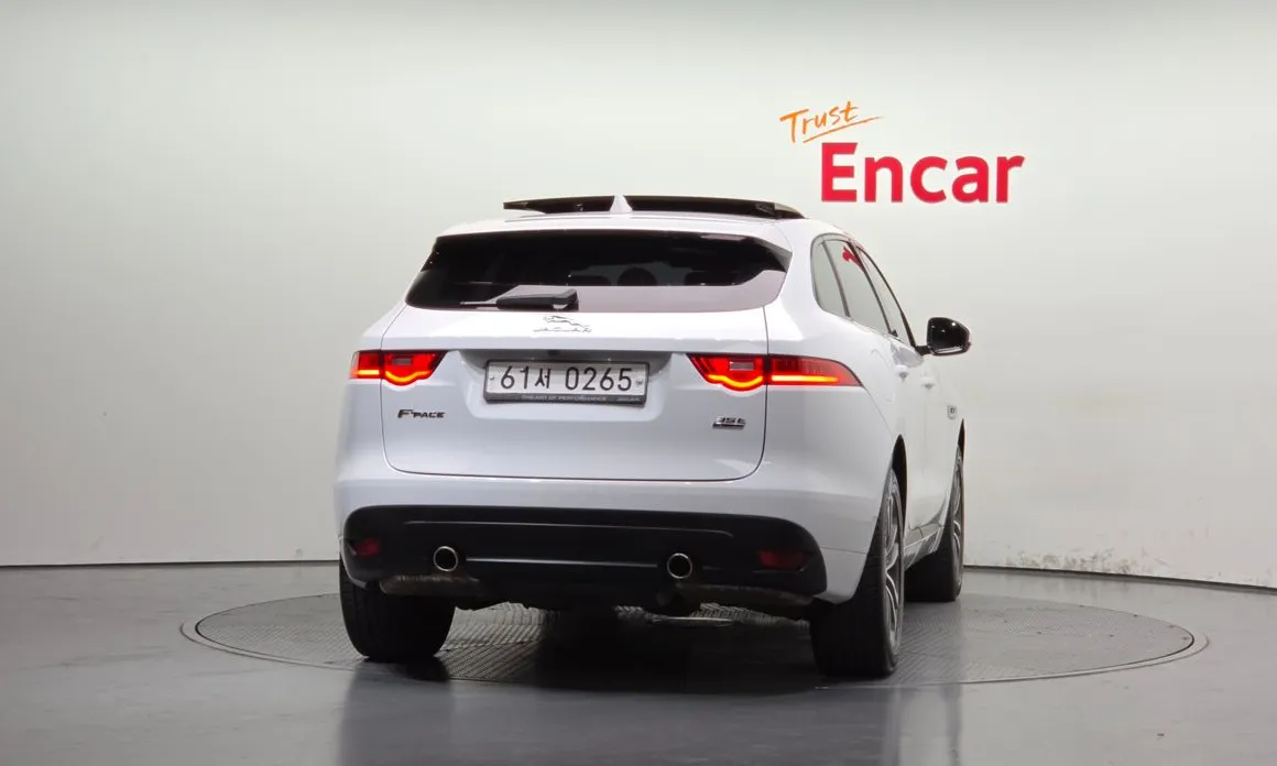 Jaguar F-PACE