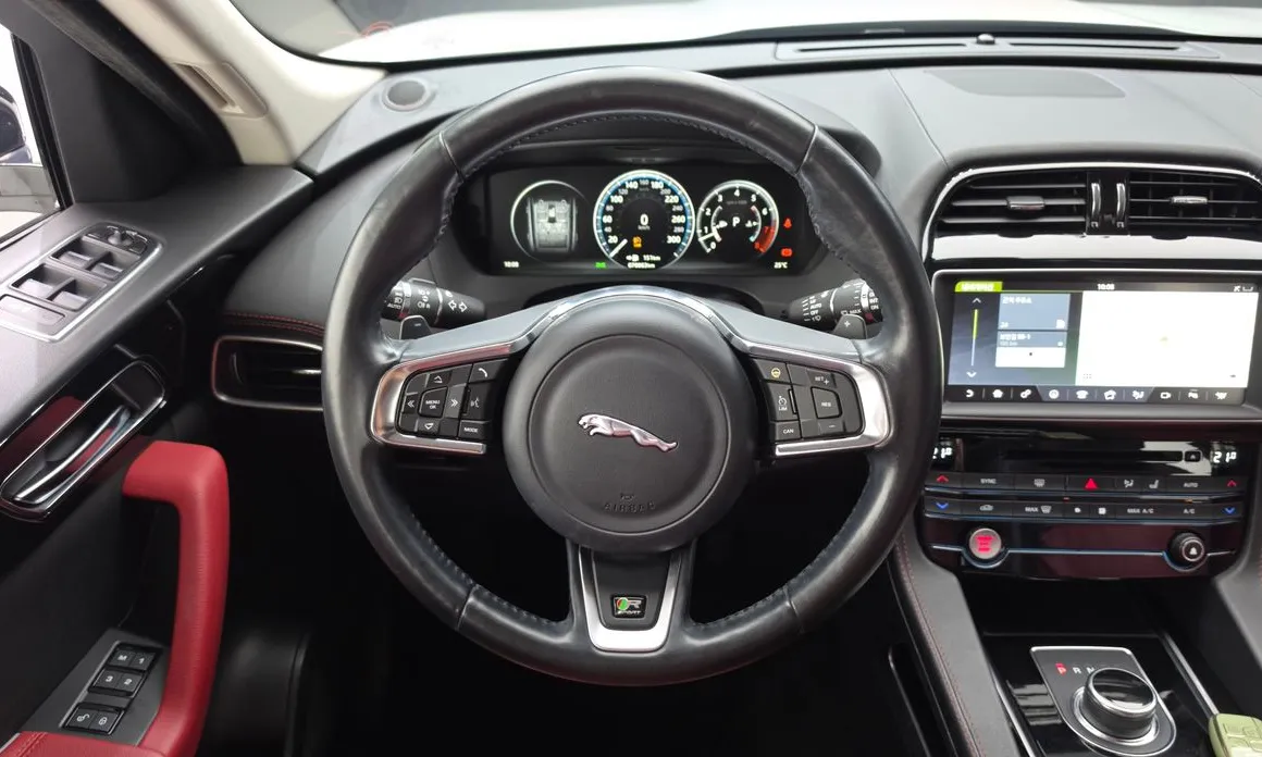 Jaguar F-PACE