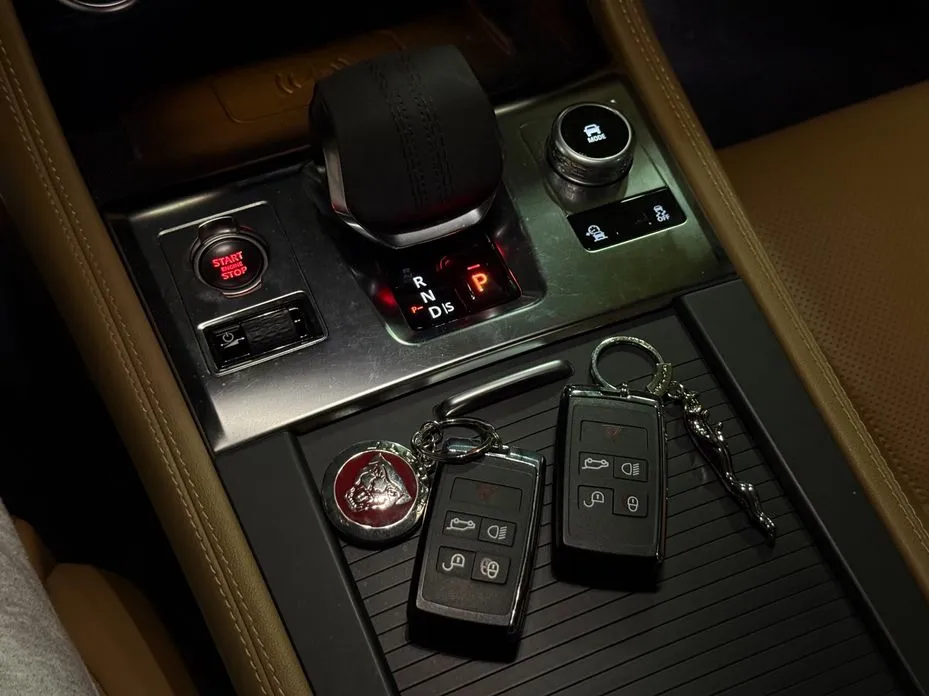 Jaguar F-PACE