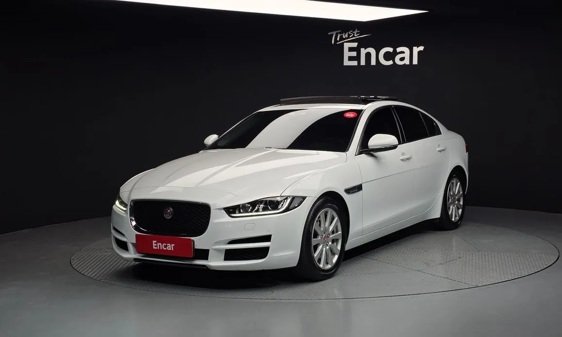 Jaguar XE