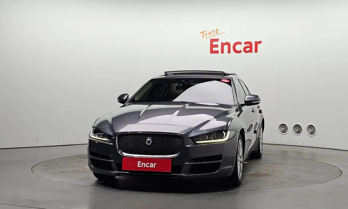 Jaguar XE