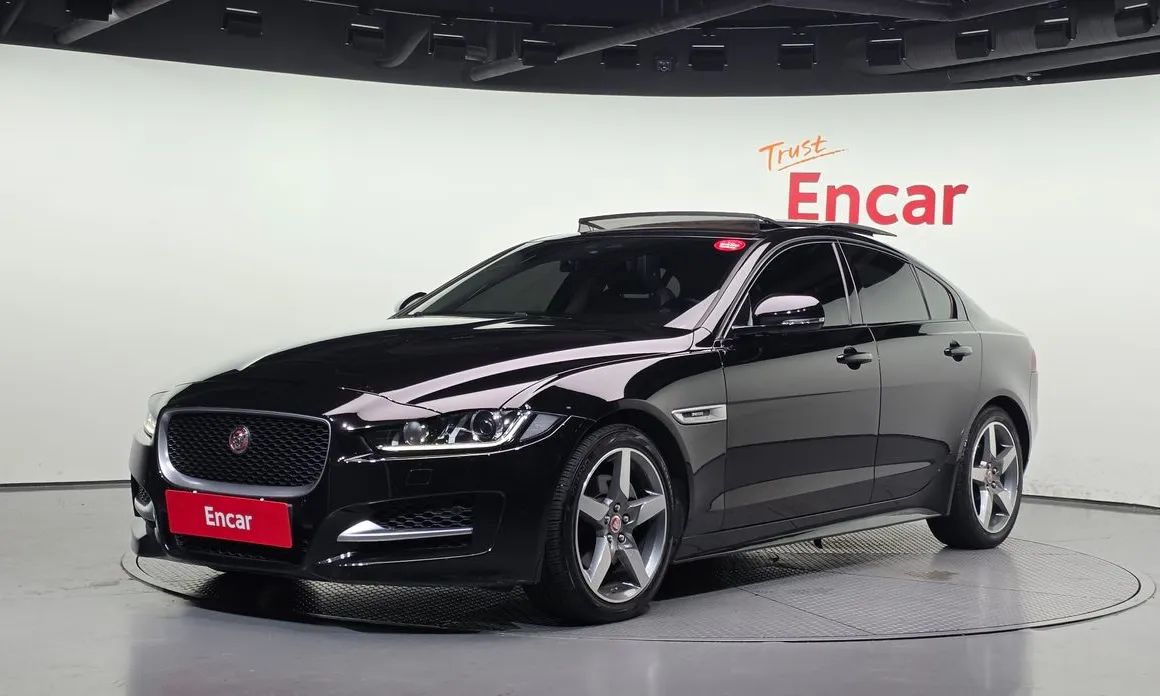 Jaguar XE