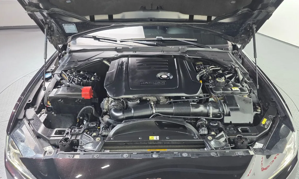 Jaguar XE